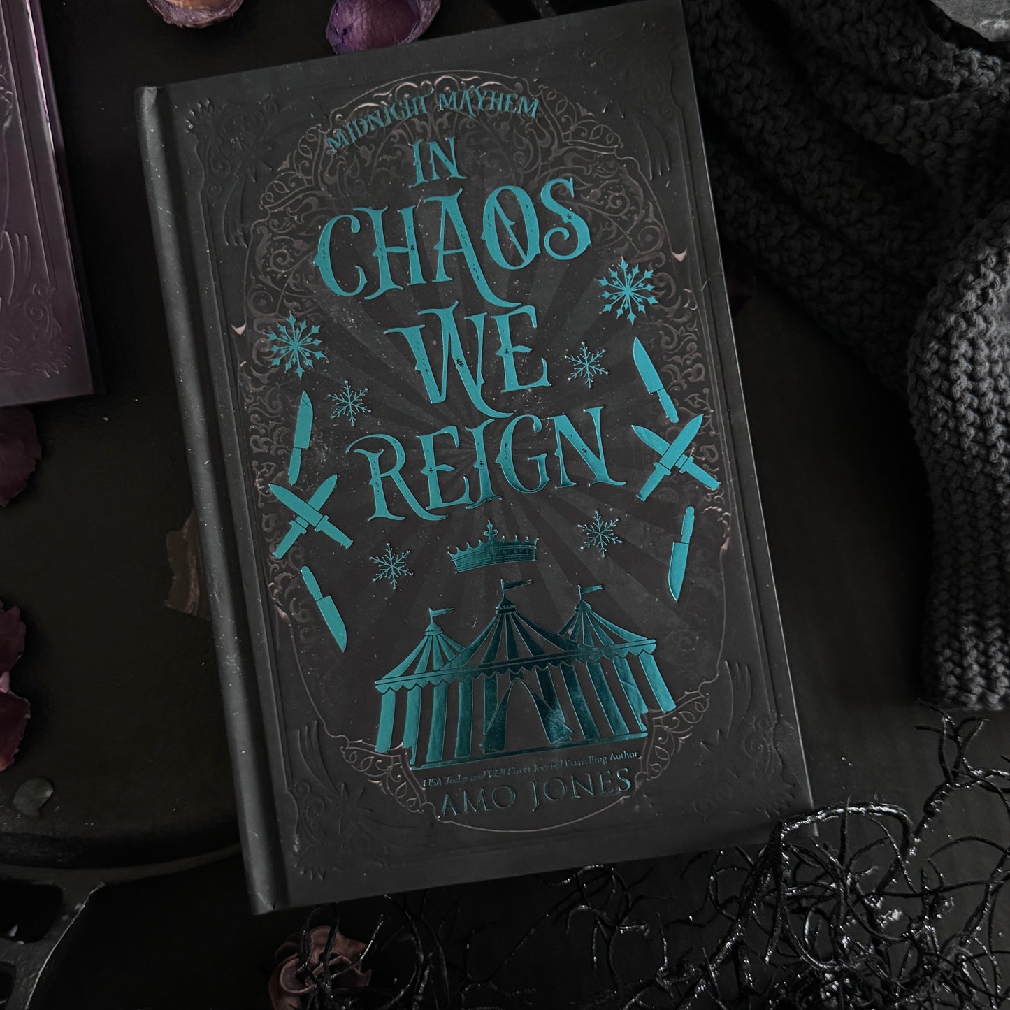 UnSigned - Amo Jones Add onbox - In Silence She Screams & In Chaos We Reign